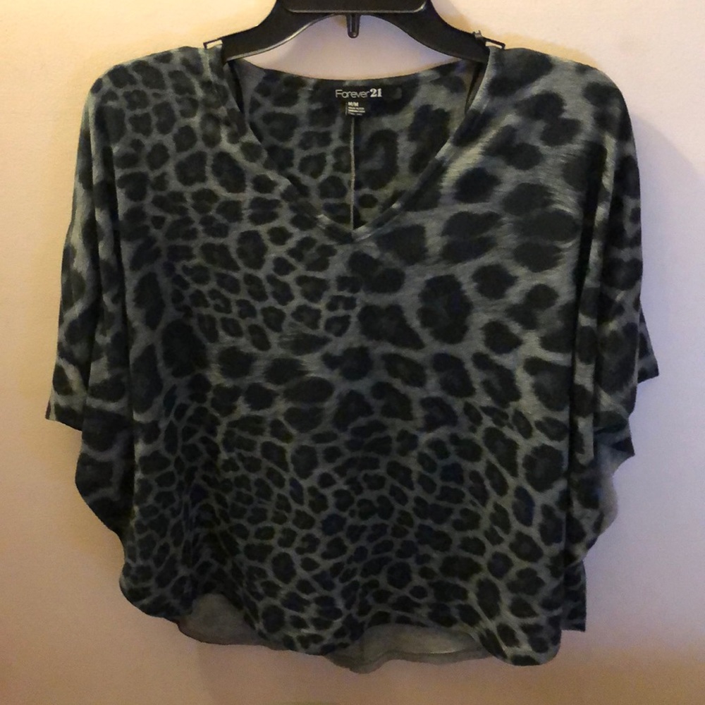 Grey leopard v-neck flowy top